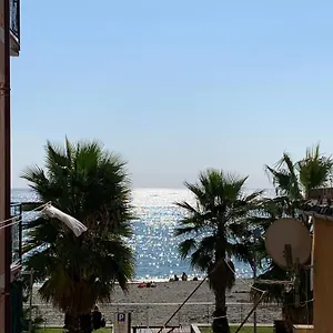  Appartamento Casa Erika Fronte Mare Italia